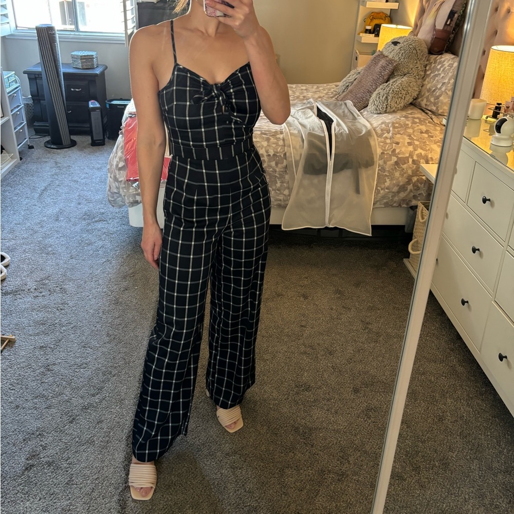 LEAVING CLOSET!! Accepting any offer! NWT - Romeo + Juliet Navy/White Jumpsuit